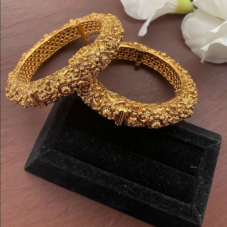 Gold Bangles/Indian Bangles/Antique gold Kada/floral bangles/temple jewelry/Amrapali bangles/ bangles/south indian jewelry/ Pacheli